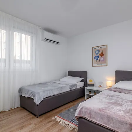 Trieste By Interhome * רוביני